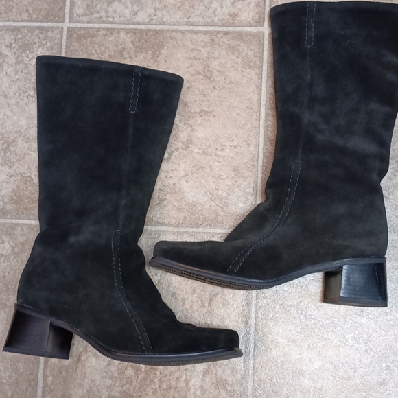 La CANADIENNE Black Suede Heeled Boots - Picture 1 of 7